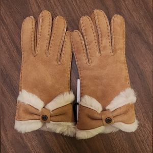 UGG Sheapskin Turned Bow Gloves, NWT